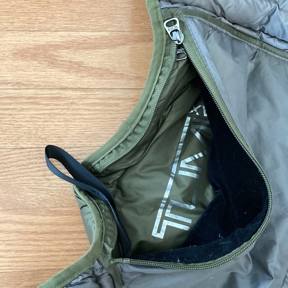 Men’s TUMI PAX packable down vest - Picture 8 of 12